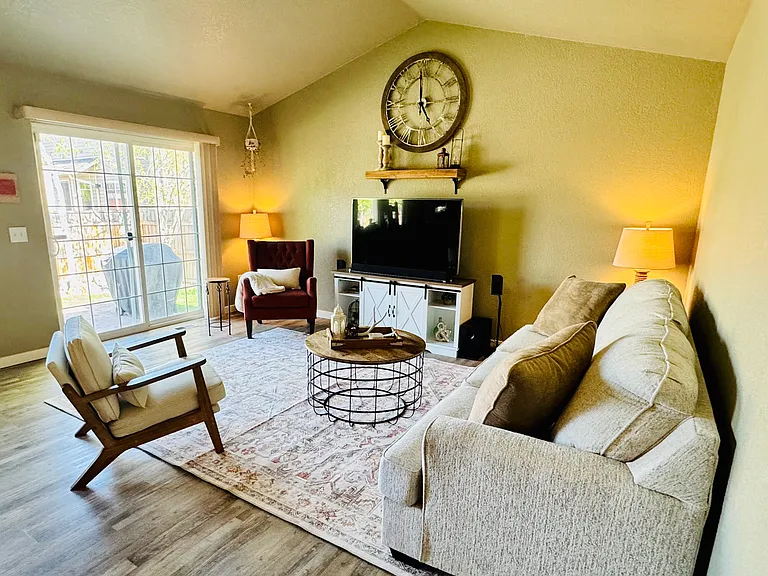 3916 Concord Dr — Photo 2