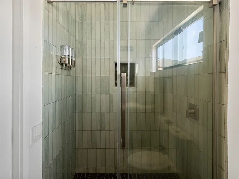 Glider Ave — Photo 10