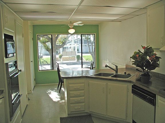 Kitchen & Breakfast table