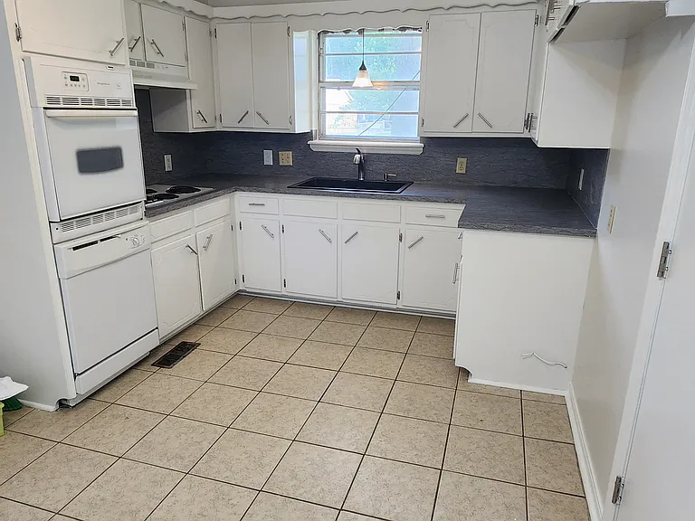 1117 Williams Ct — Photo 7