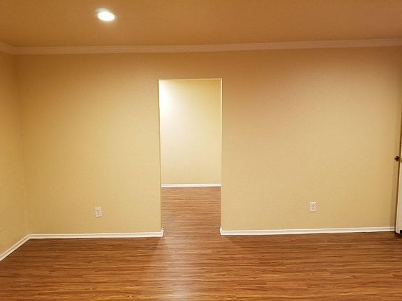3rd image of 3709 W 109th St #B