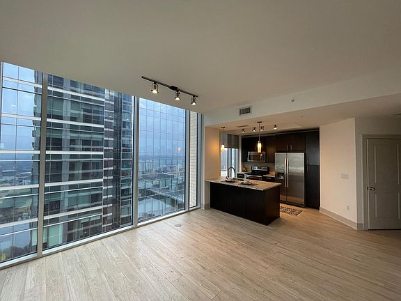 4th image of 231 W 8th St #2620
