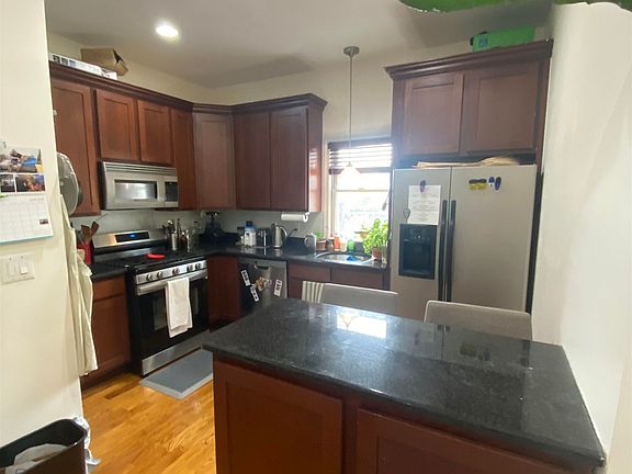 2nd image of 844 Bergen Ave APT 3R