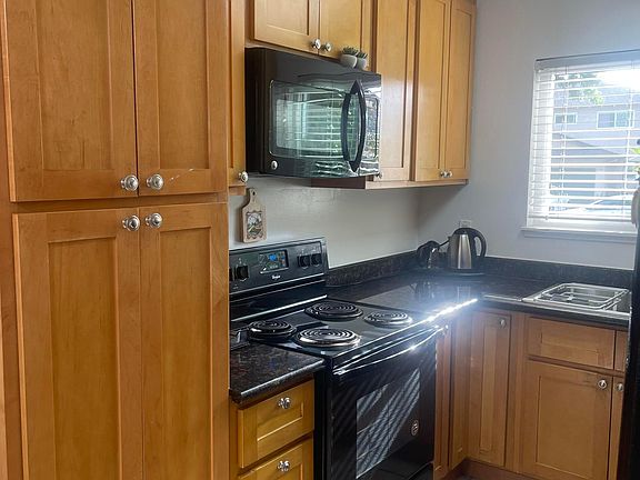 2nd image of 1263 Flora Ave