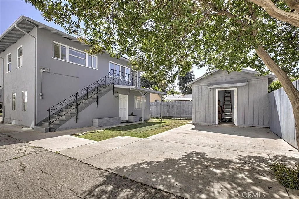 2 bed, 700 sqft, $2,800 — Photo 2