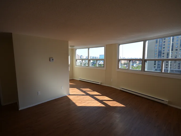 285 Loretta Ave S — Photo 31