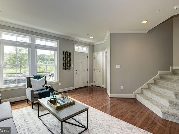 4th image of 126 Parkview Ave