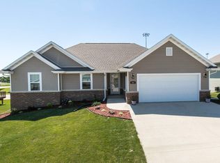 203 Bryn Dr, Peosta, IA 52068