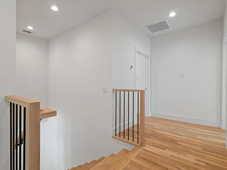 6255 Belmont Ave — Photo 23