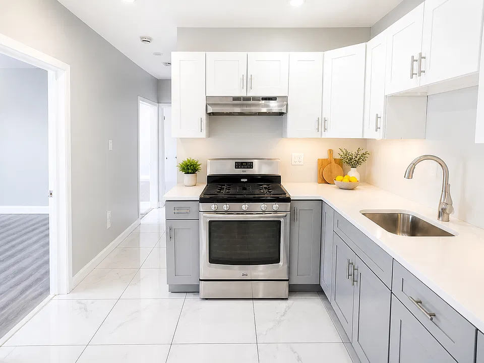 61 Warner Ave #2A