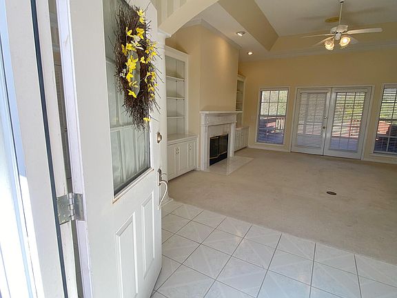 4th image of 2553 Woods View Dr