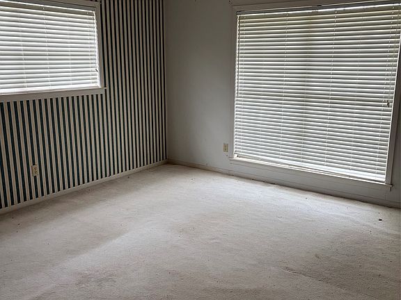4th image of 609 S Ross Ave