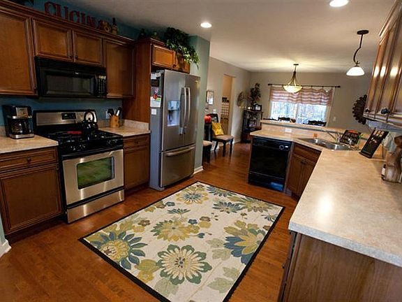 3rd image of 2094 Hollyhock St NE