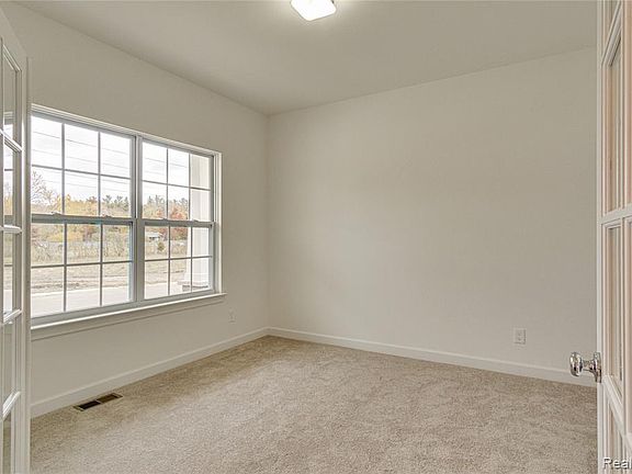 5th image of 636 Pattan Dr