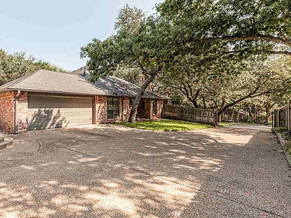 4th image of 204 Woodfall Dr