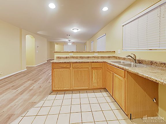 5th image of 246 N 153rd Ave