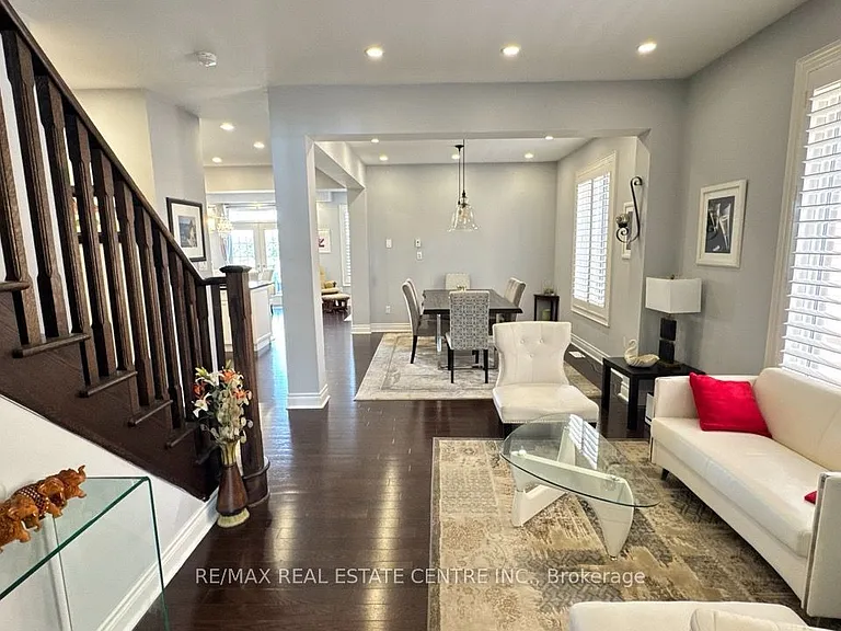 13 Alister Dr #MAIN UPPER — Photo 7
