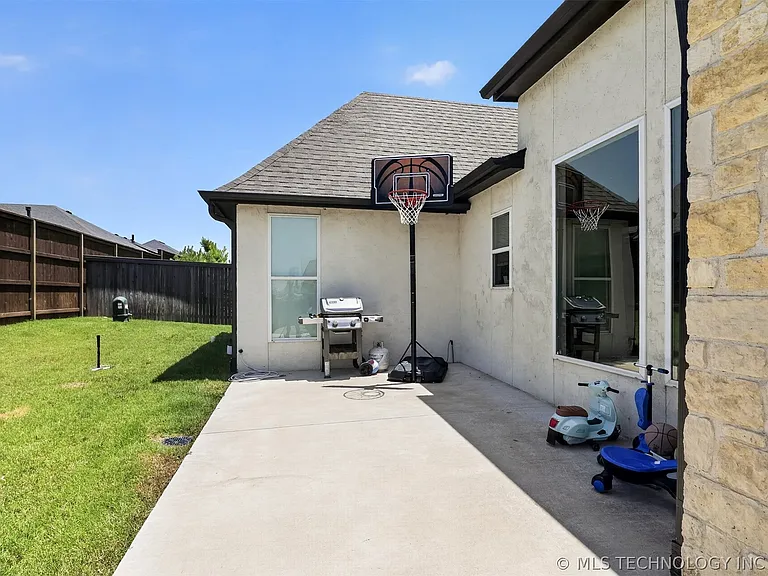 1119 W 86th Pl S — Photo 33