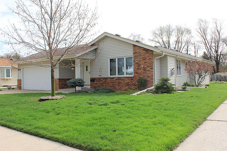 1st image of 523 Greenmeadow Dr