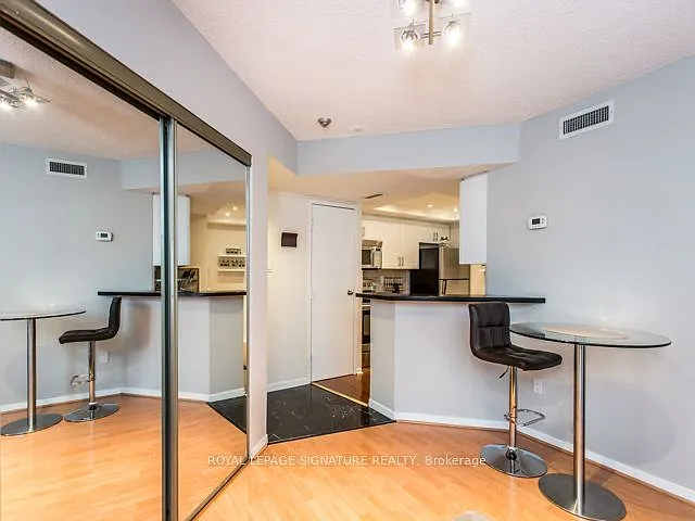 1001 Bay St #1007 — Photo 3