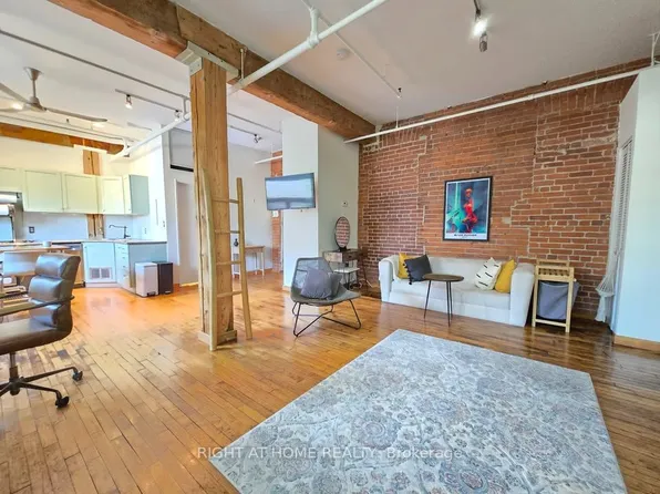 121 Prescott Ave #12, Toronto, ON M6N 3G8