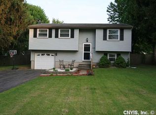 8295 Larkspur Dr, Baldwinsville, NY 13027