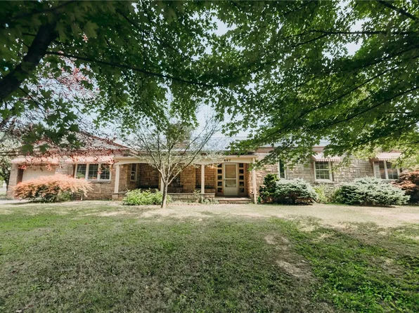 667 E Pike Rd, Indiana, PA 15701