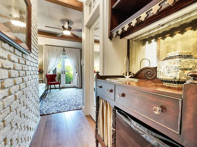 137 S Oak St — Photo 45