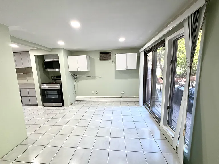 52 Deepdale Dr — Photo 15