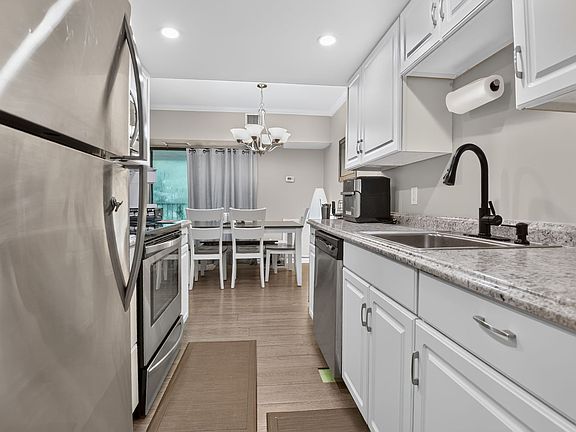 3rd image of 11645 Stoneview Sq APT 21C