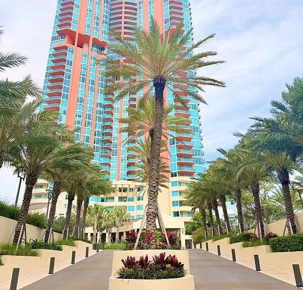 400 S Pointe Dr #307 — Photo 23