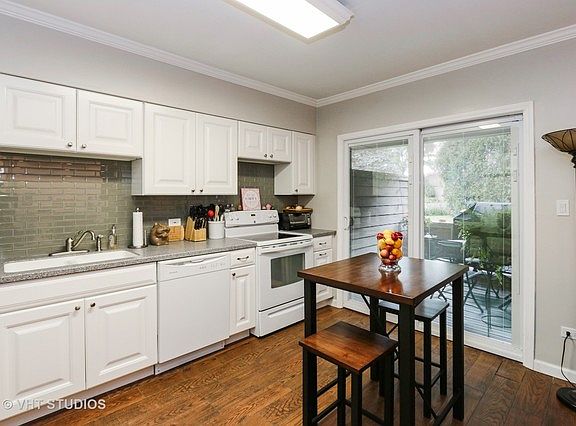 5th image of 3318 Berwyn Ave Unit 113