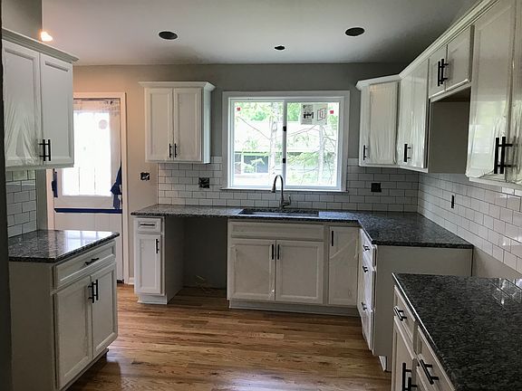 5th image of 41 Hillbrook Cir