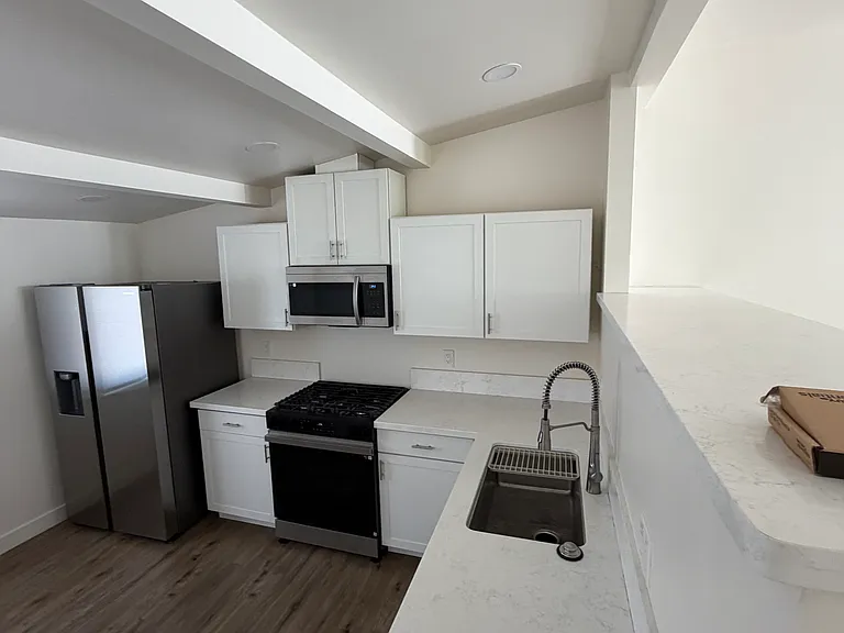 644 Mountain View St — Photo 9