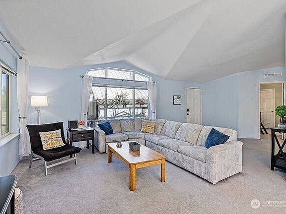 5th image of 674 River Drive SW