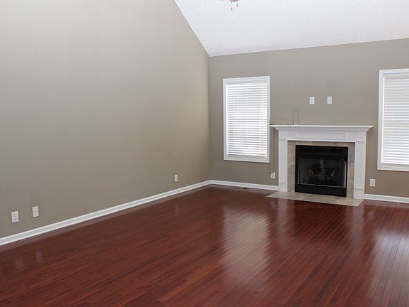 2nd image of 1688 Putnum Dr