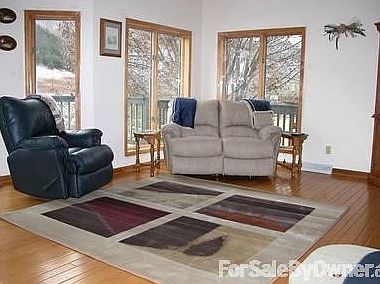 Comfortable Living Room
						:
						Notice the long windows for looking at scenery.