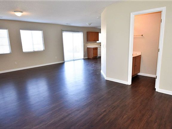 3rd image of 715 Sunmeadow Dr