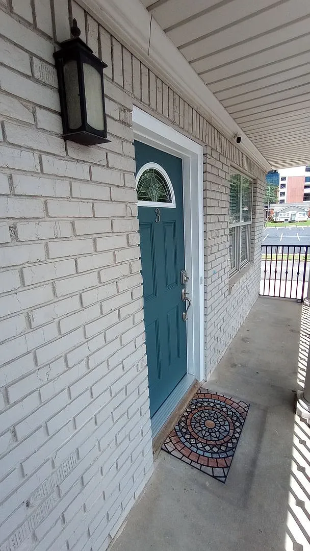 Furnished 1 Bedroom Condo on Campus — Photo 2