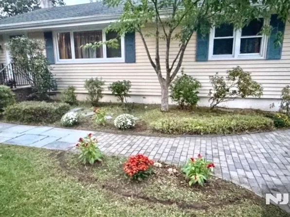 98 Roosevelt Boulevard, Oakland, NJ 07436