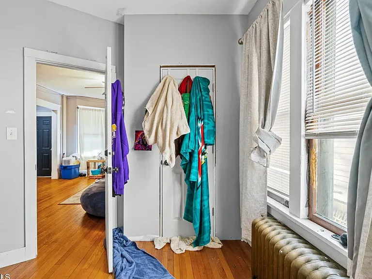 569 Washington Ave — Photo 16