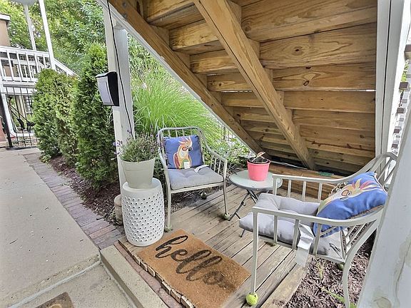 3rd image of 1424 W Diversey Pkwy #1