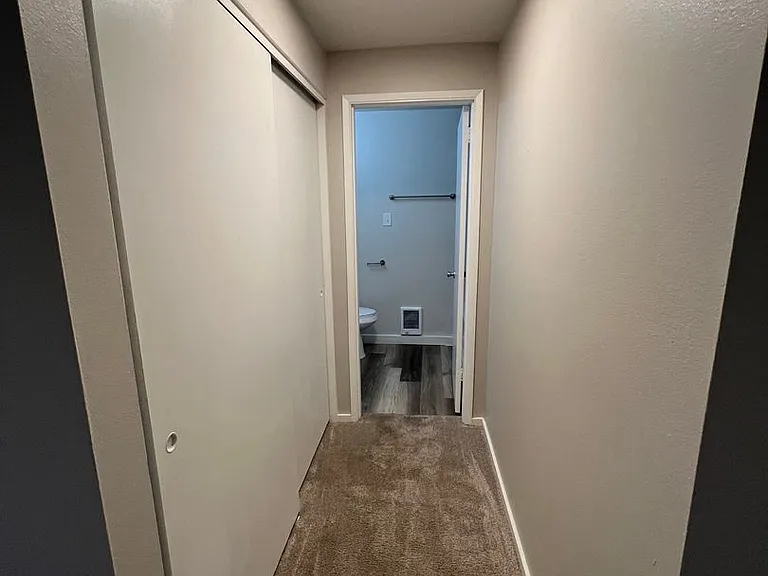 Julee Apartments — Photo 7
