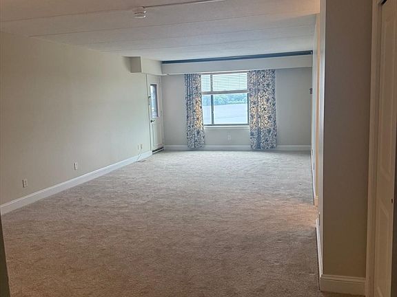 4th image of 1500 Worcester Rd APT 426