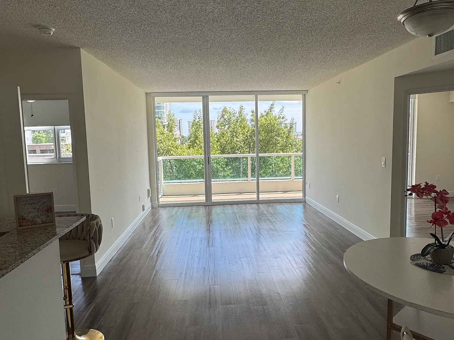 2 bed, 1050 sqft, $2,680 — Photo 1
