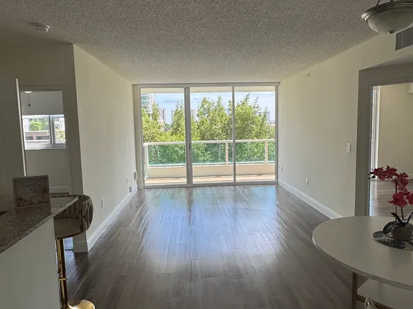 17000 N Bay Rd #512, North Miami Beach, FL 33160