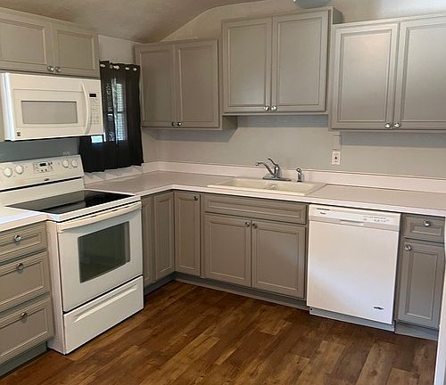2nd image of 903 Wayne Ave #6