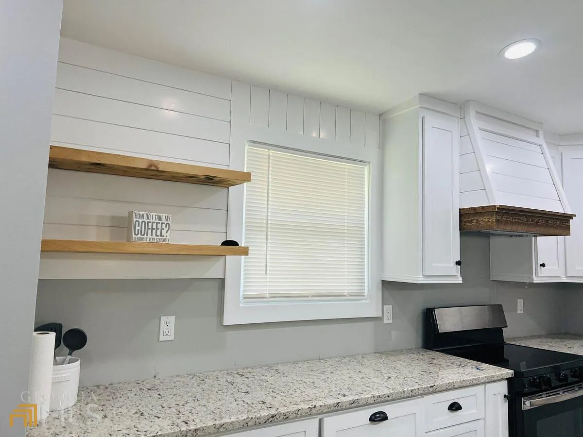 4 bed, 3.0 bath, 2246 sqft, $2,650 — Photo 3