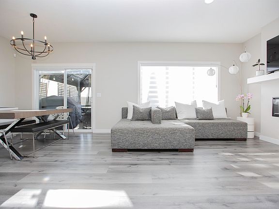 3rd image of 15 Springbrook Wynd