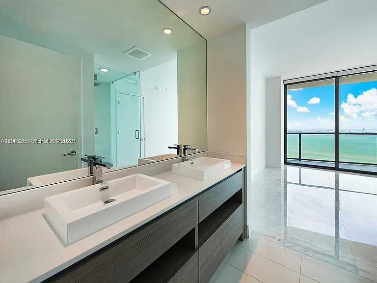 460 NE 28th St #3608 — Photo 4
